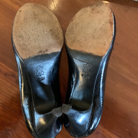 TORY BURCH Caroline Pumps Black Patent Leather Size 6.5 Classic Heels Go… - Picture 10 of 11